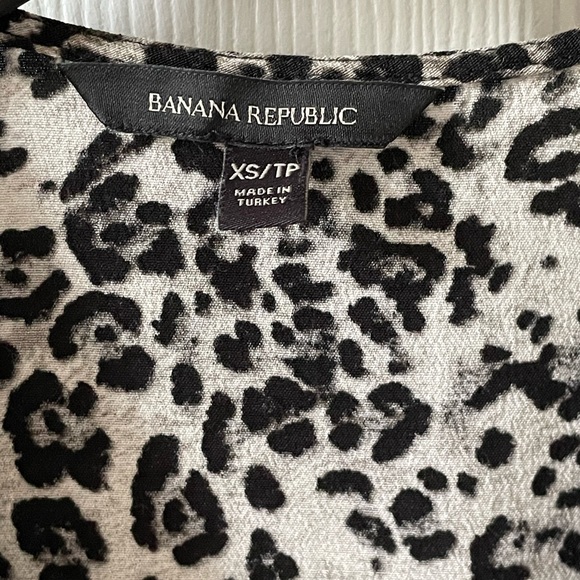 Banana Republic Leopard Print Wrap Top Size XS - Picture 3 of 5